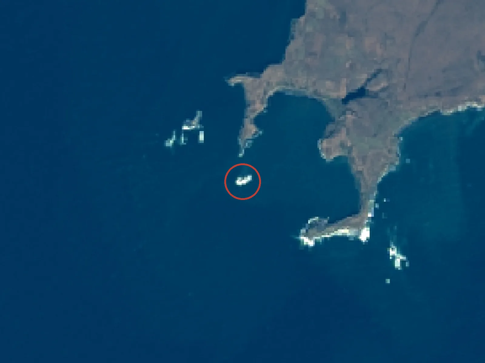 バラ島の衛星画像