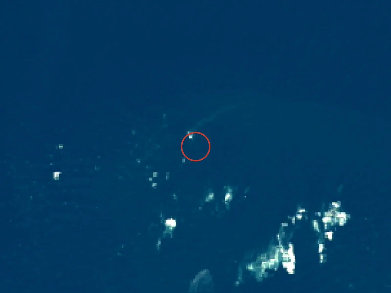 貝殻島の衛星画像