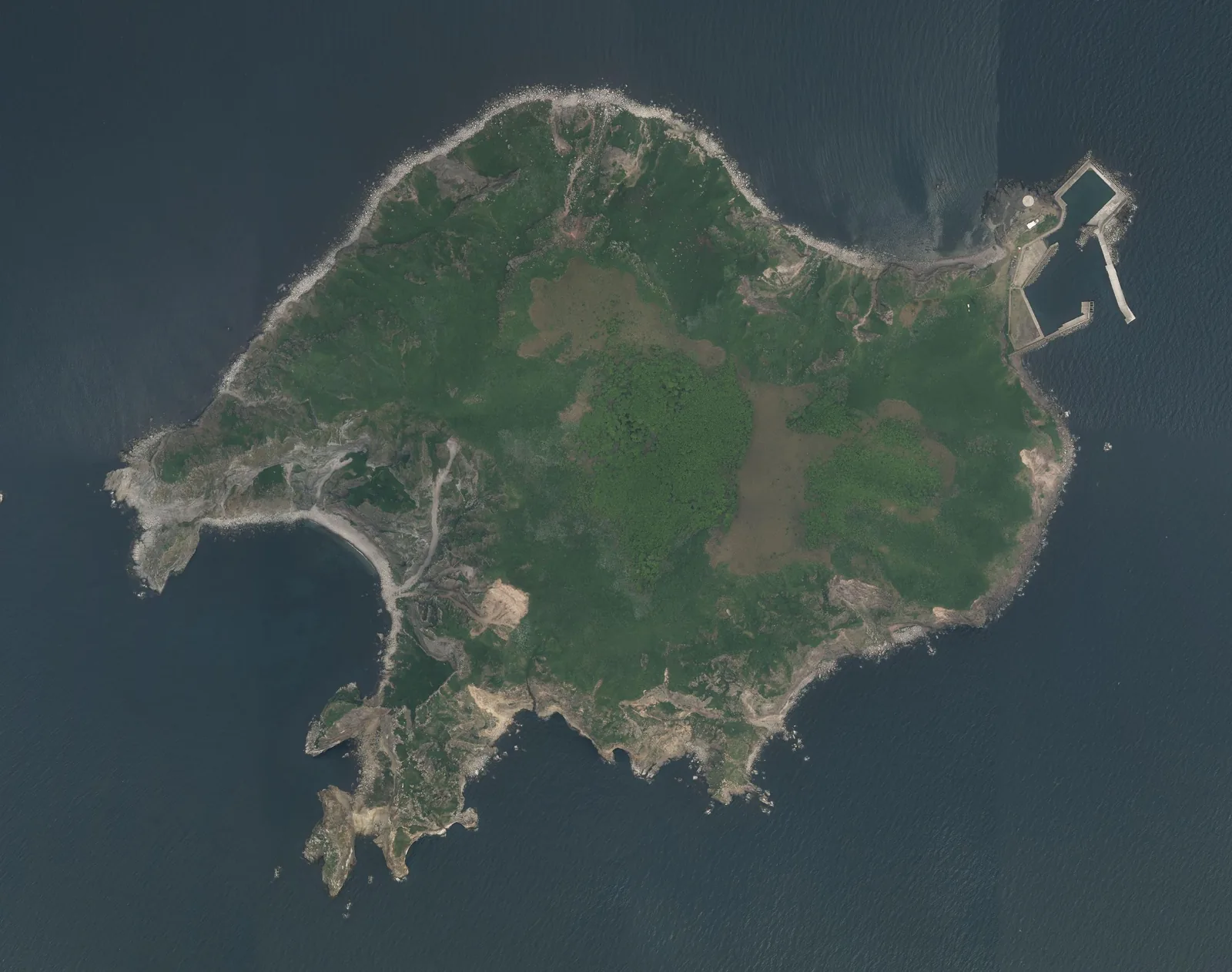 小島の航空写真
