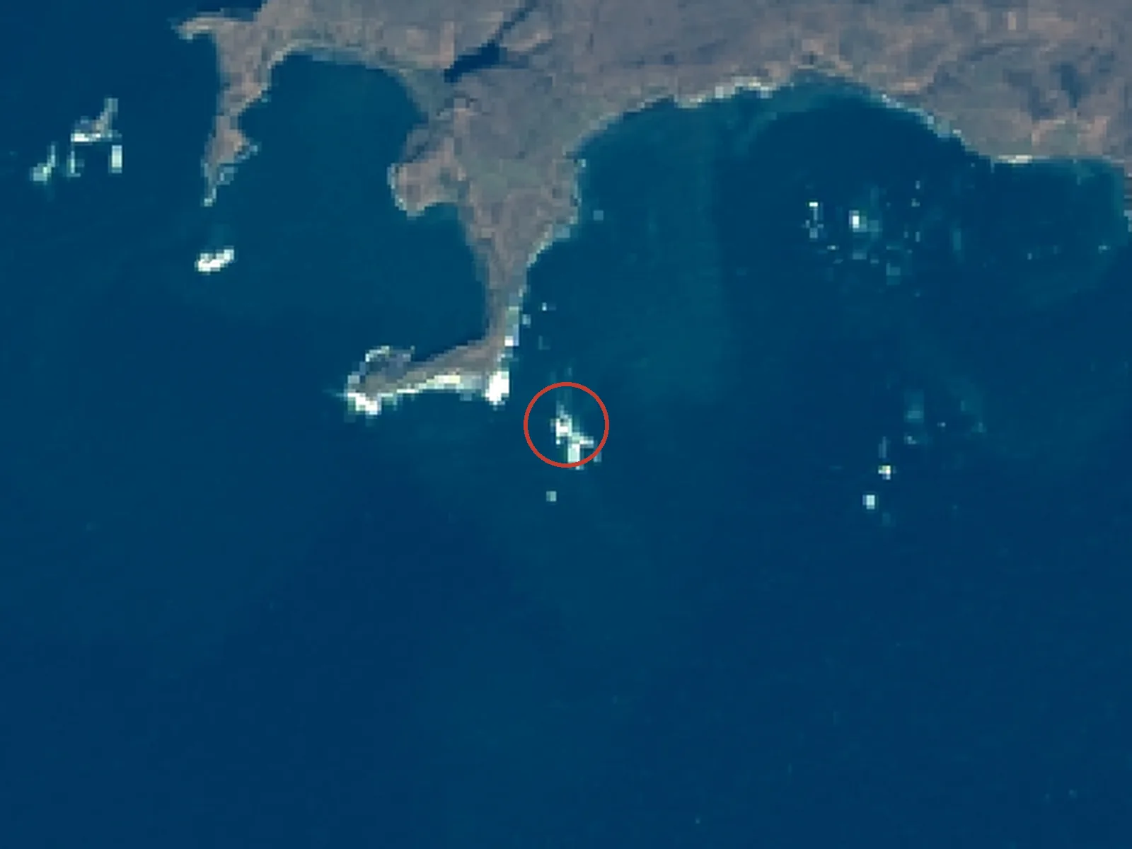 糞岩の衛星画像