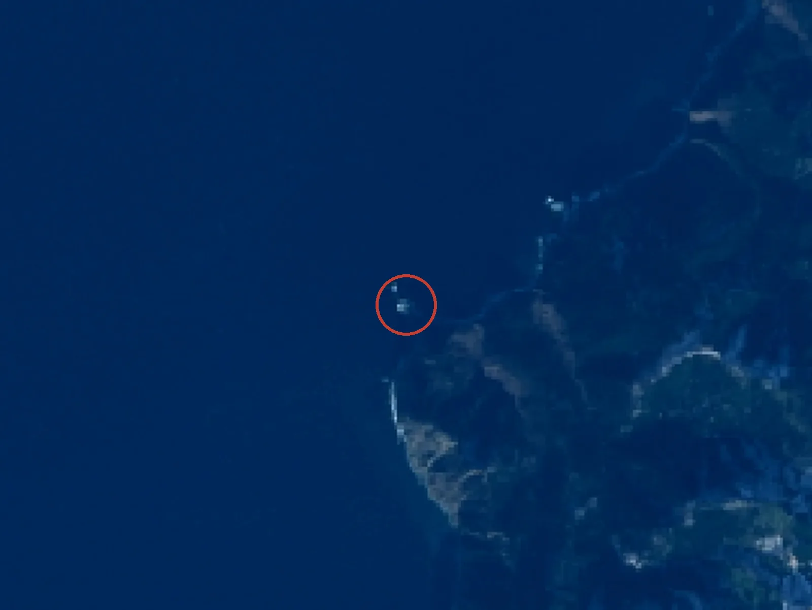 蝋燭岩の衛星画像