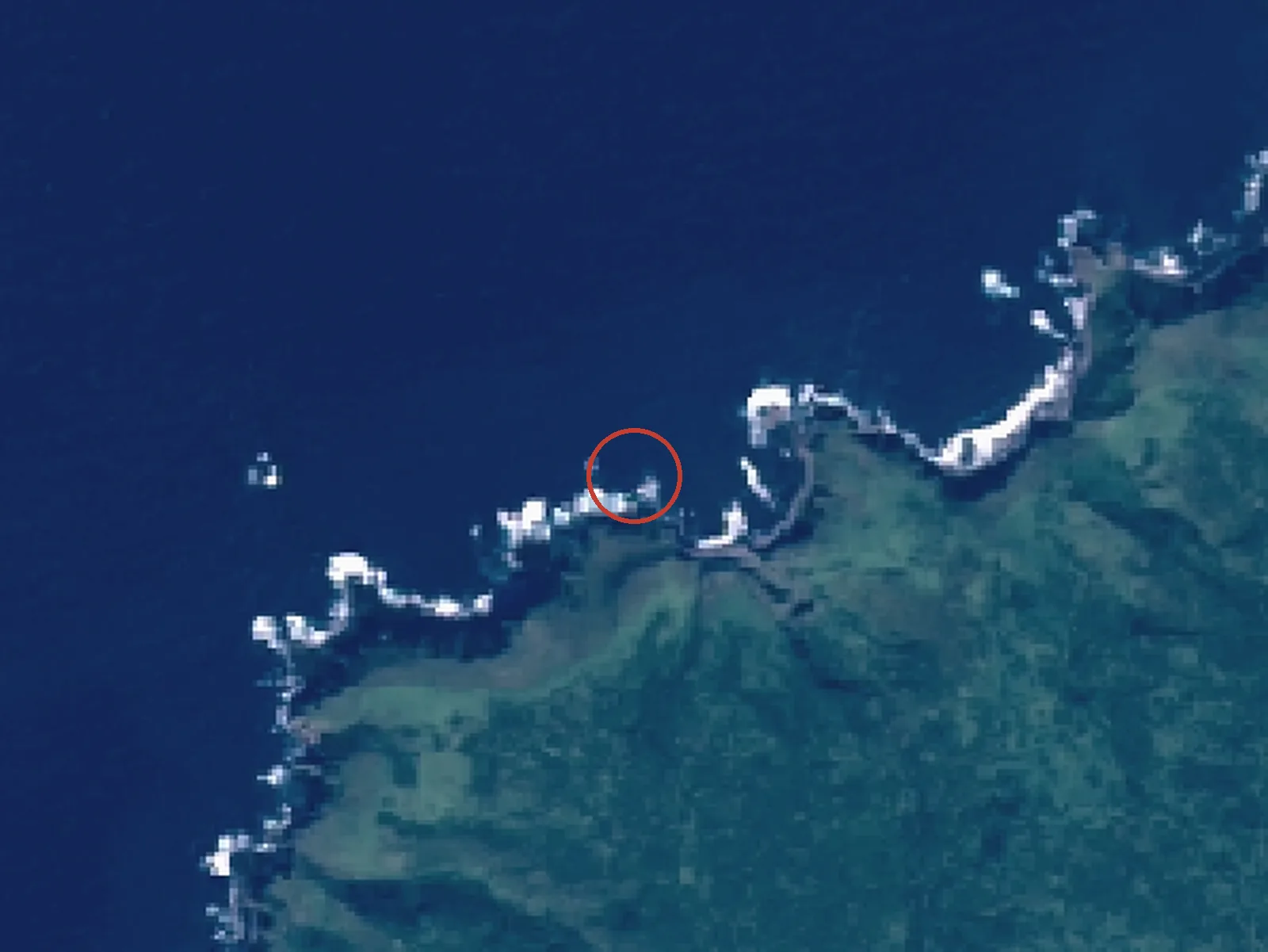 蝋燭岩の衛星画像