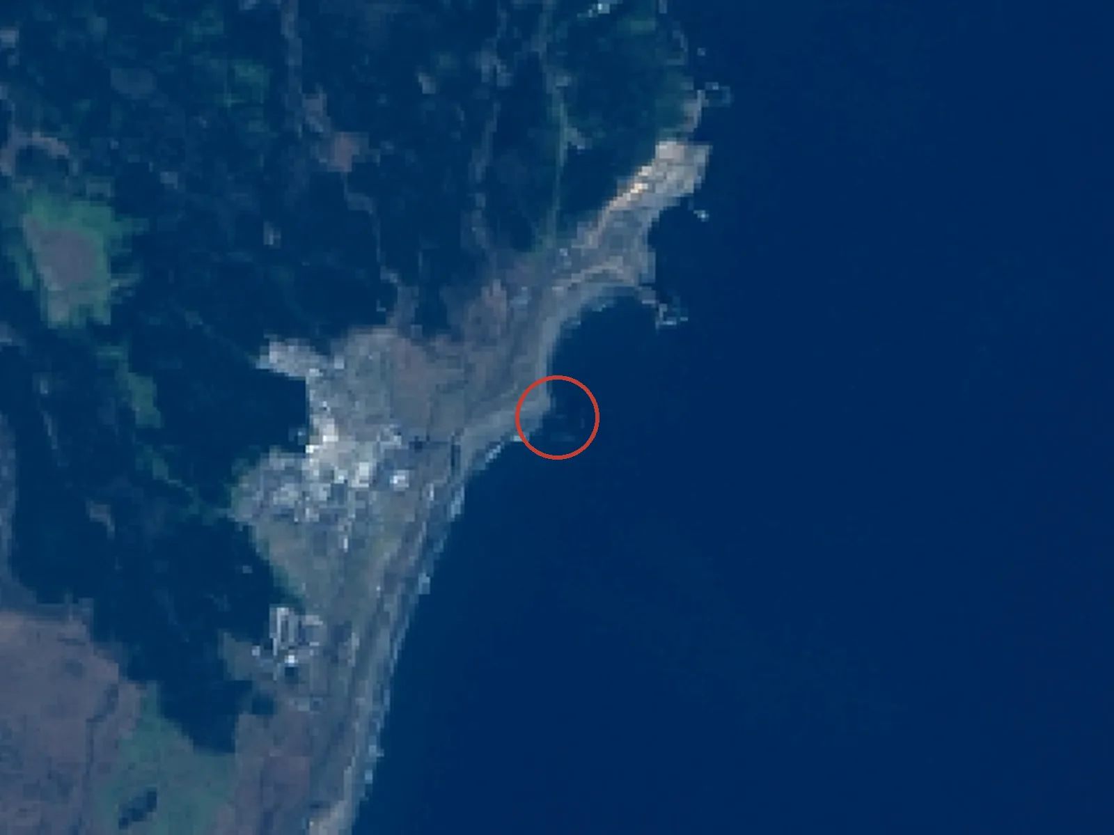 蝋燭岩の衛星画像