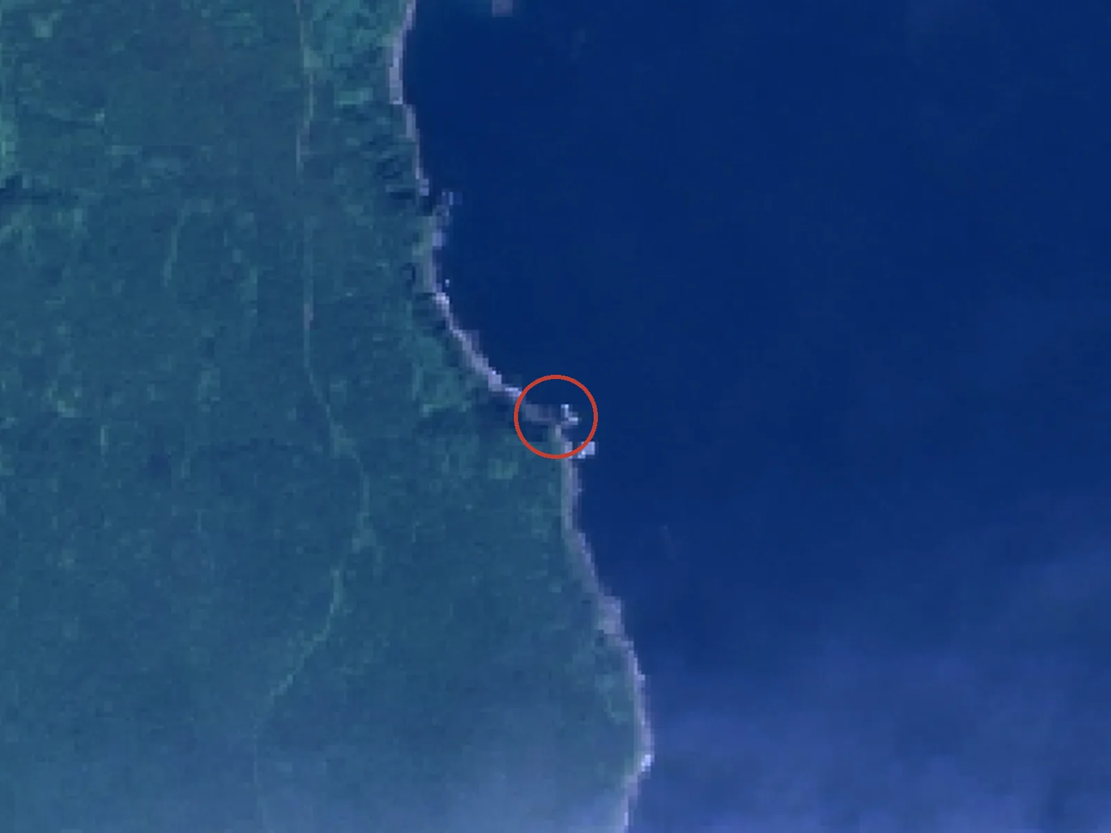 立岩の衛星画像