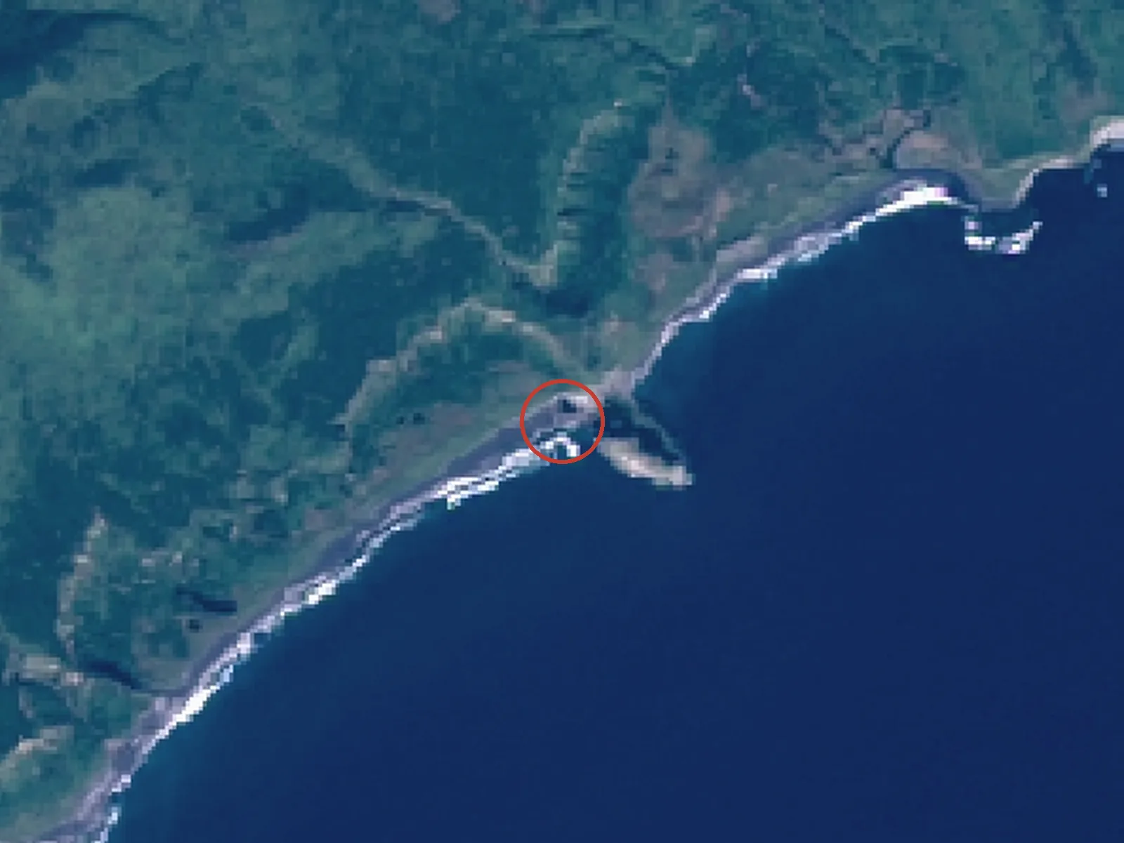 立岩の衛星画像