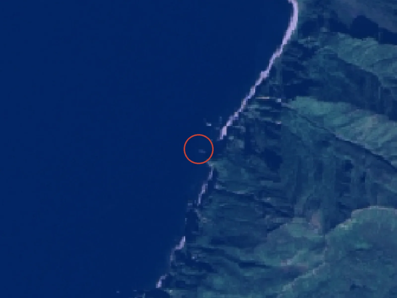 立岩の衛星画像