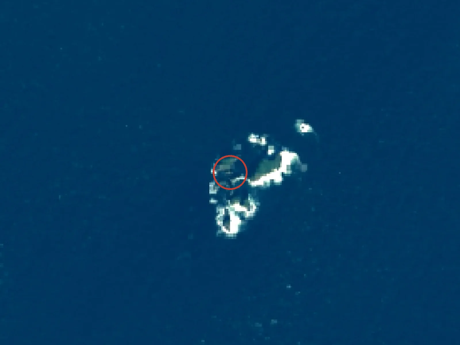 海馬島の衛星画像